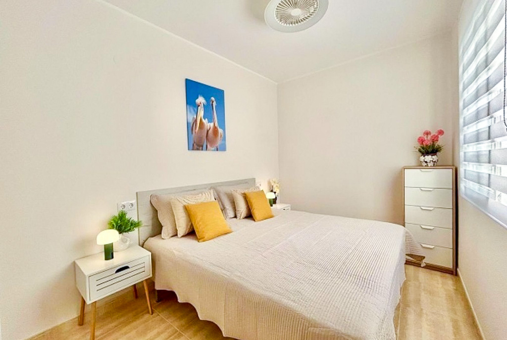 kameralna sypialnia w ekskluzywnym apartamencie na sprzedaż Hiszpania Torrevieja