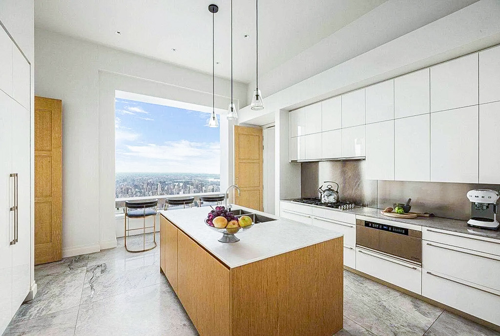 praktycznie zaaranzowana kuchnia w ekskluzywnym apartamencie na sprzedaż New York Stany Zjednoczone Ameryki