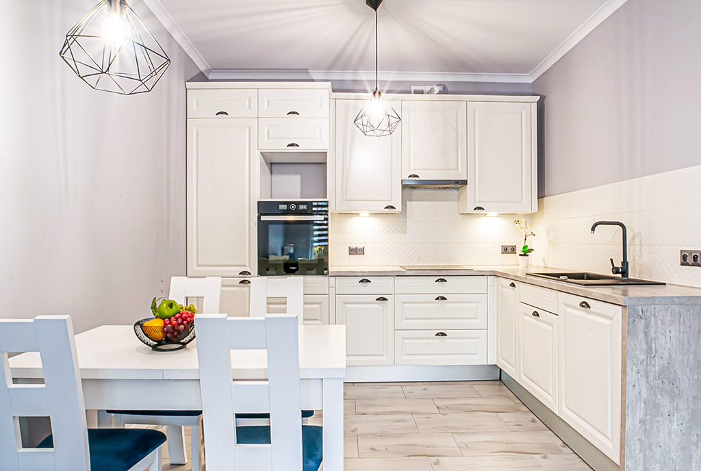 zbliżenie na kuchnię w luksusowym apartamencie do wynajmu Bolesławiec