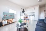 minimalistyczny styl w salonie ekskluzywnego apartamentu do wynajęcia Elbląg