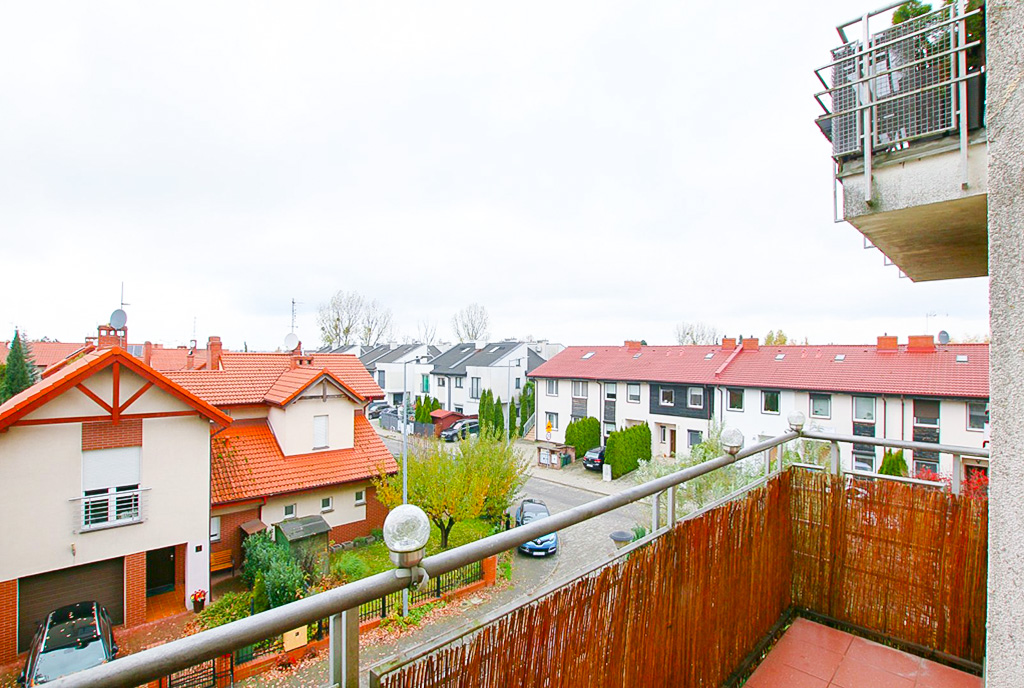 imponujący balkon przy ekskluzywnym apartamencie na wynajem Wrocław okolice