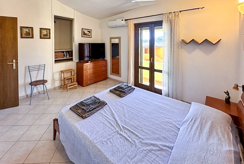 zaciszna sypialnia w luksusowej willi na sprzedaż Włochy San Teodoro