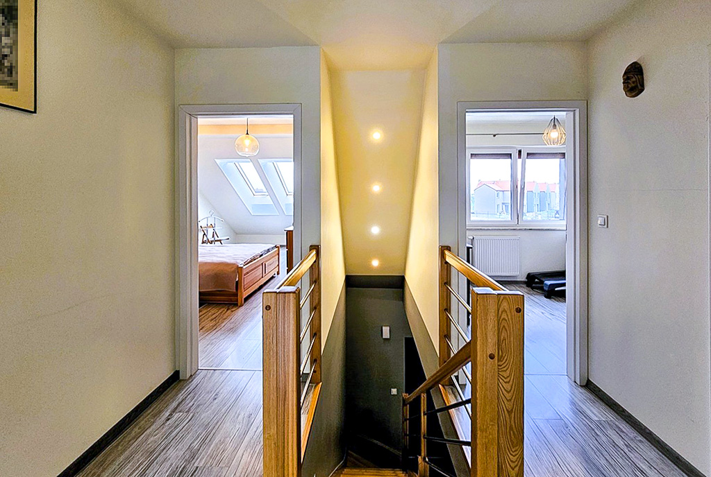 pierwsze piętro ekskluzywnej willi na sprzedaż Wrocław okolice