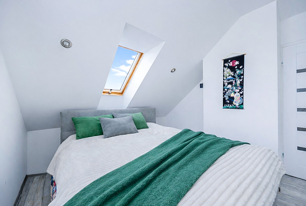 słoneczna sypialnia w ekskluzywnym apartamencie na sprzedaż Gdańsk