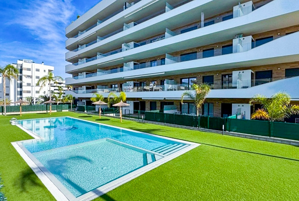 baseny w częściach wspólnych przy luksusowym apartamencie na sprzedaż Hiszpania Orihuela Costa Arenales del Sol