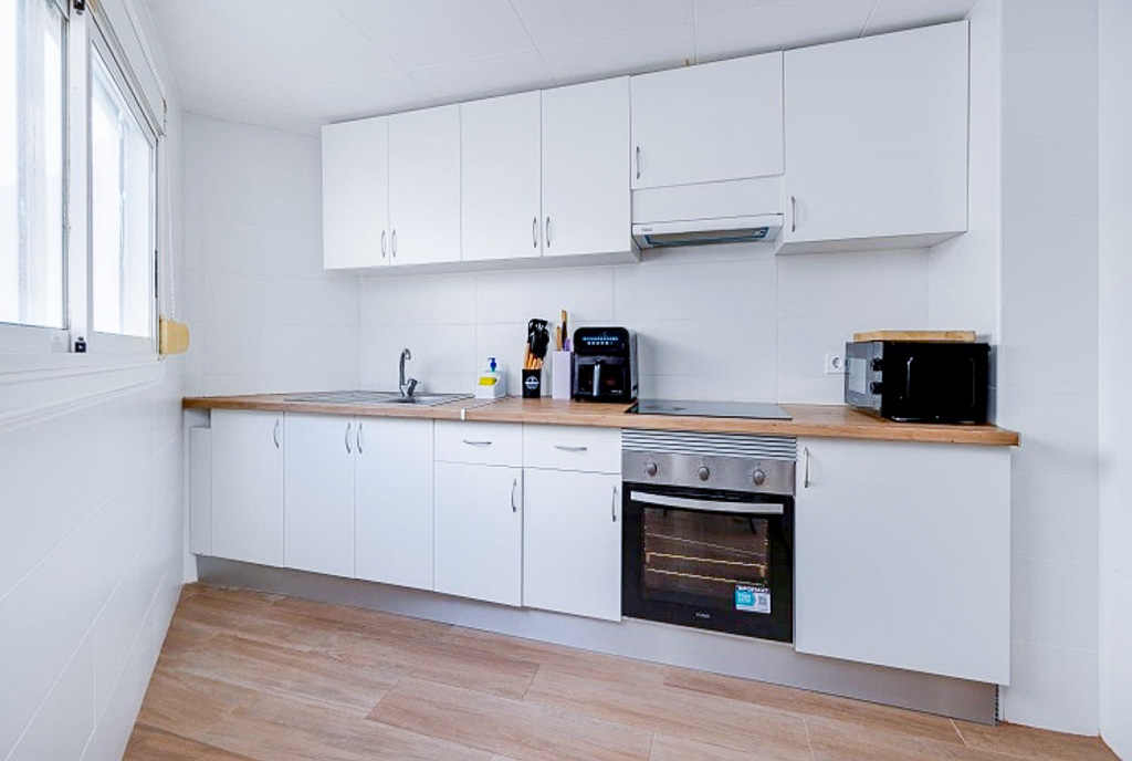 zbliżenie na aneks kuchenny w luksusowym apartamencie na sprzedaż Hiszpania Torrevieja