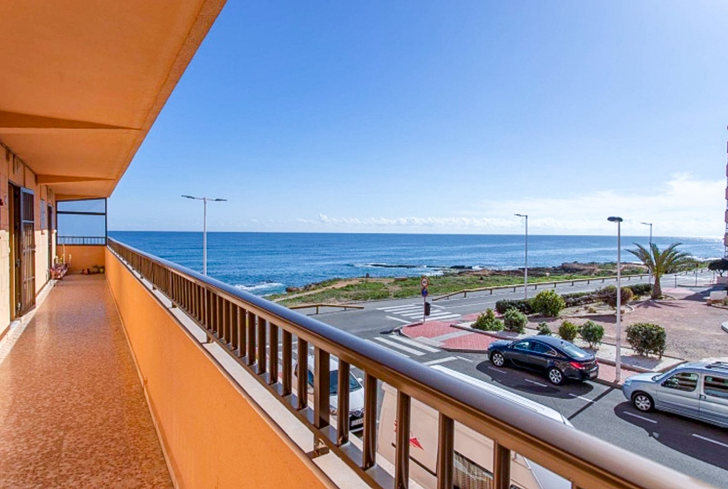 imponujący taras przy ekskluzywnym apartamencie na sprzedaż Hiszpania Torrevieja