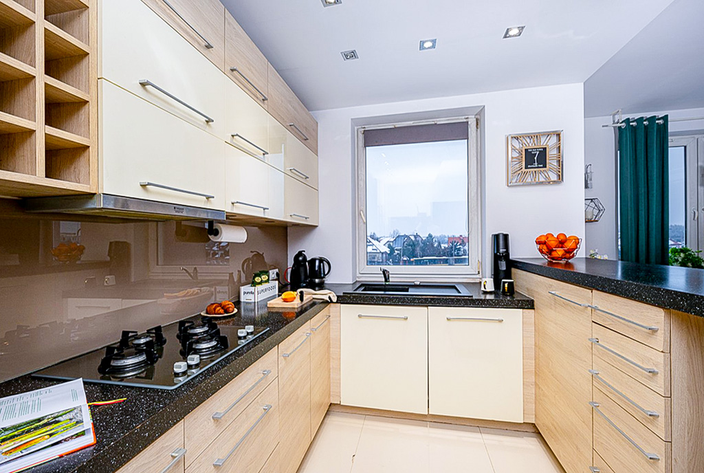 funkcjonalna kuchnia w luksusowym apartamencie na sprzedaż Warszawa