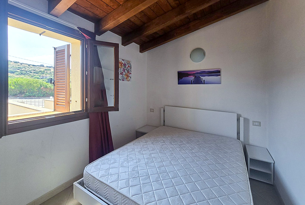 fragment sypialni w luksusowym apartamencie na sprzedaż Włochy Castelsardo