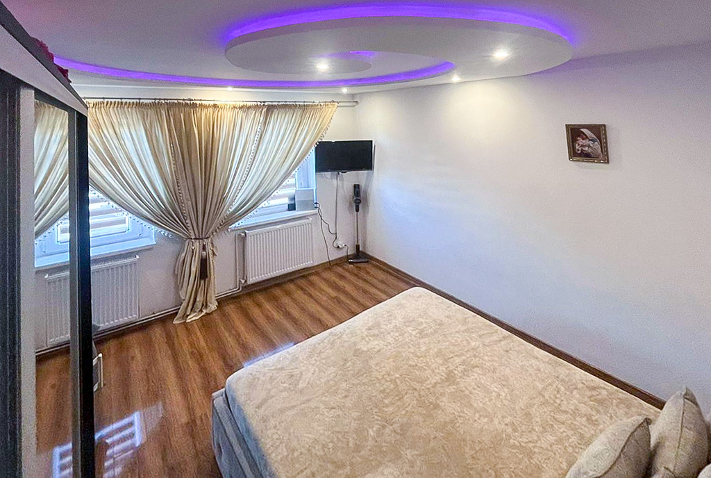 widok z góry na sypialnię w ekskluzywnym apartamencie na sprzedaż Zielona Góra okolice