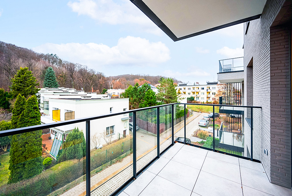 słoneczny taras przy ekskluzywnym apartamencie na wynajem Gdańsk