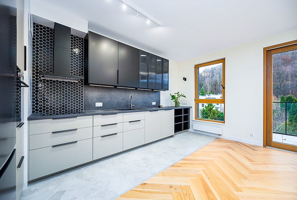 zbliżenie na kuchnię w luksusowym apartamencie do wynajmu Gdańsk
