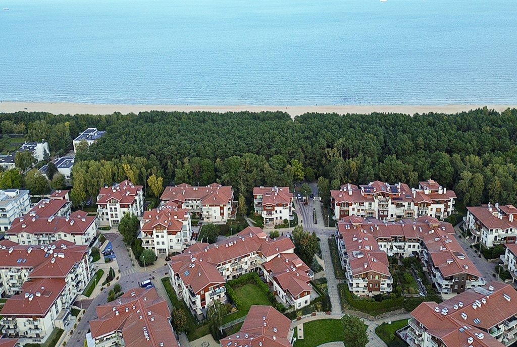 nadmorska okolica, gdzie znajduje się oferowany na wynajem ekskluzywny apartament Gdańsk