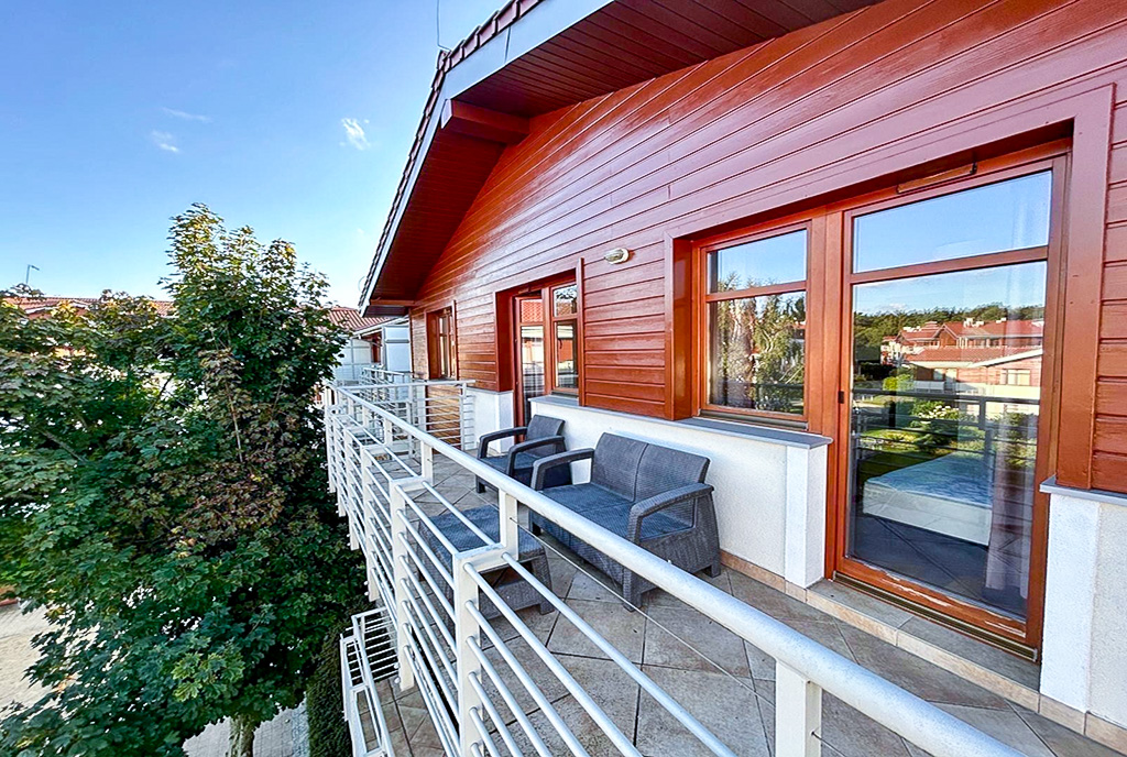 imponujący taras przy luksusowym apartamencie do wynajmu Gdańsk