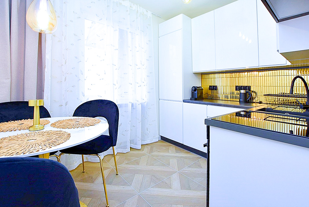 zaaranżowana w bieli kuchnia w ekskluzywnym apartamencie na sprzedaż Apartament na sprzedaż Inowrocław