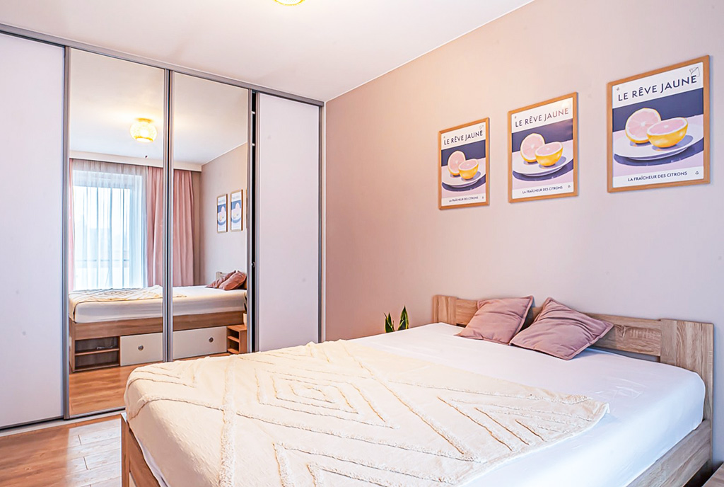 komfortowa sypialnia w ekskluzywnym apartamencie na wynajem Bolesławiec