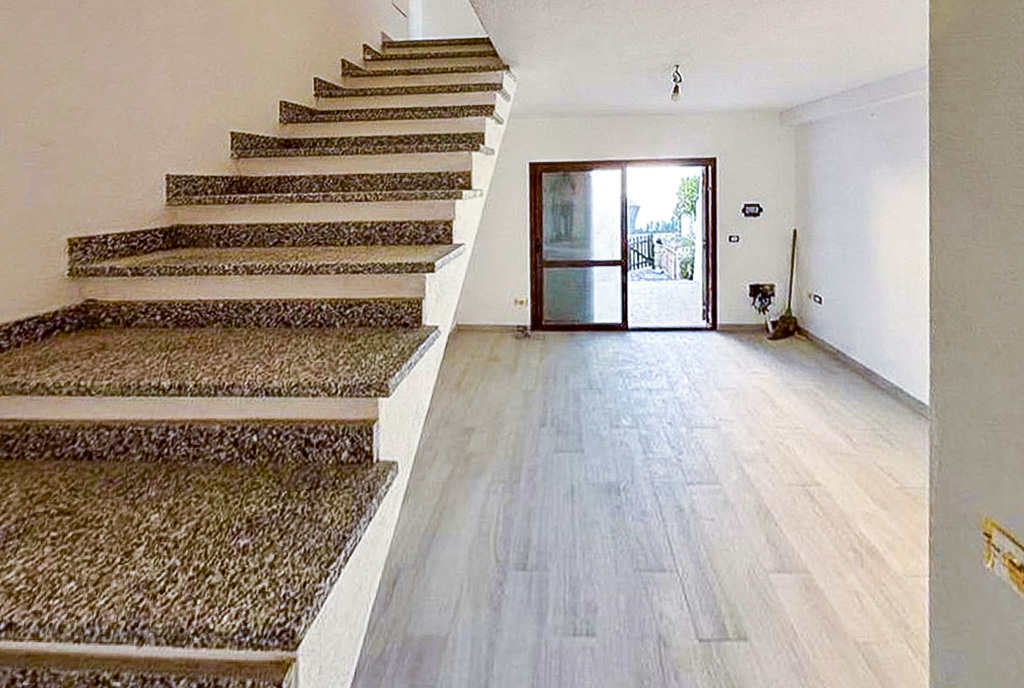 2-poziomwe wnętrze ekskluzywnego domu na sprzedaż Włochy Vacciledi