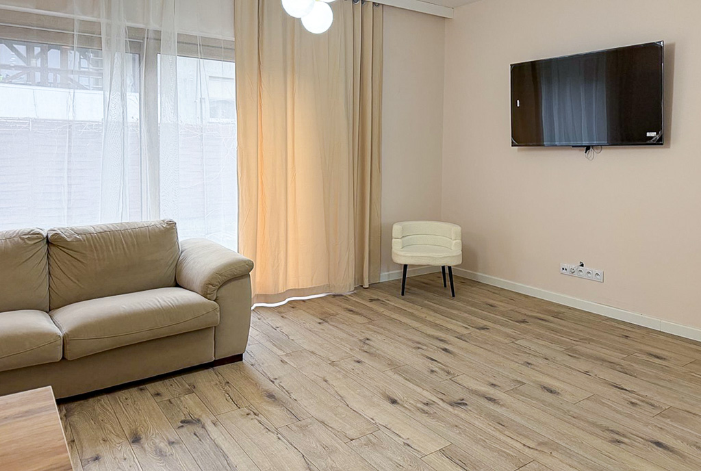 zbliżenie na pokój dzienny w luksusowej willi na sprzedaż Legnica okolice