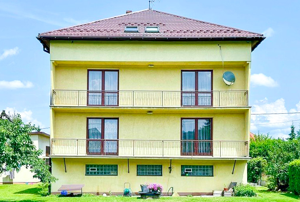 tylna elewacja ekskluzywnej willi na sprzedaż Bielsko-Biała okolice