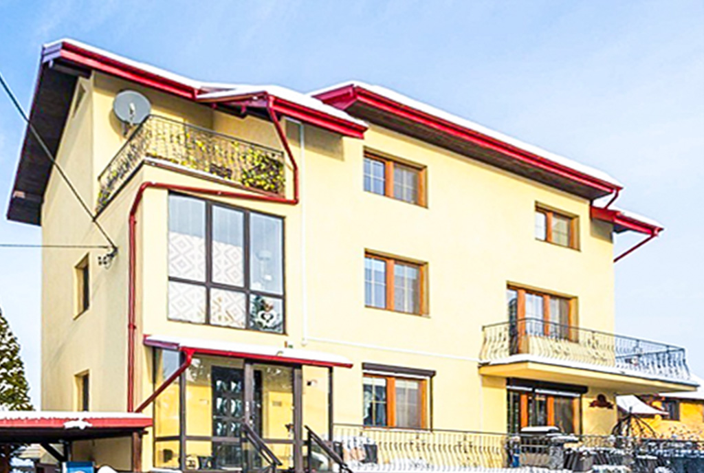 okazała bryła ekskluzywnej willi na sprzedaż Gdańsk okolice