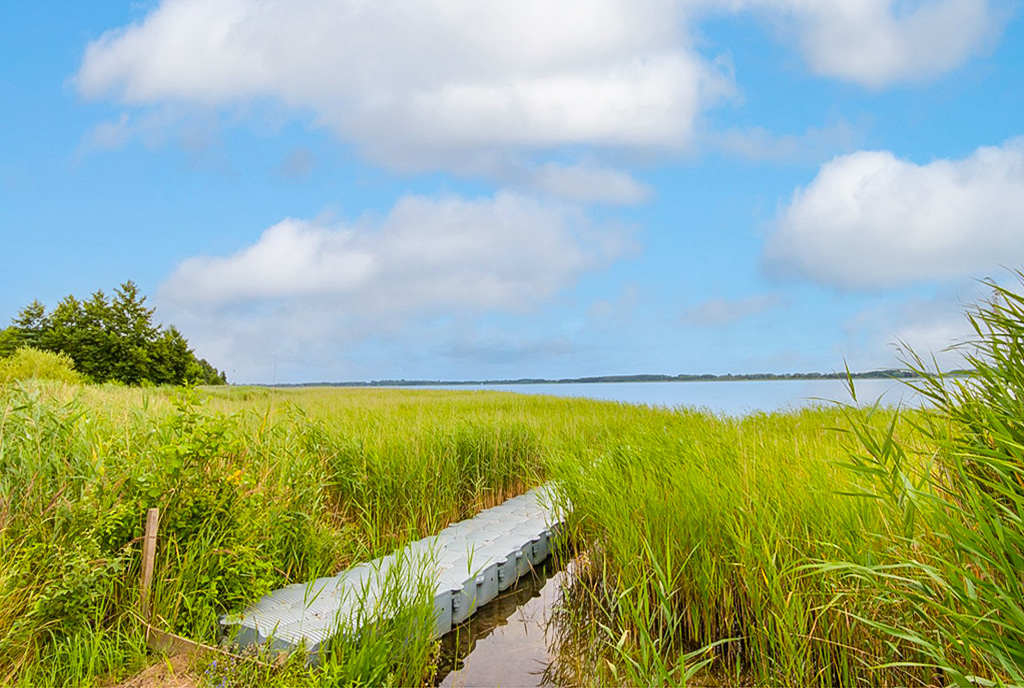 własny pomost nad jezioro przy ekskluzywnej willi na sprzedaż Szczecin okolice