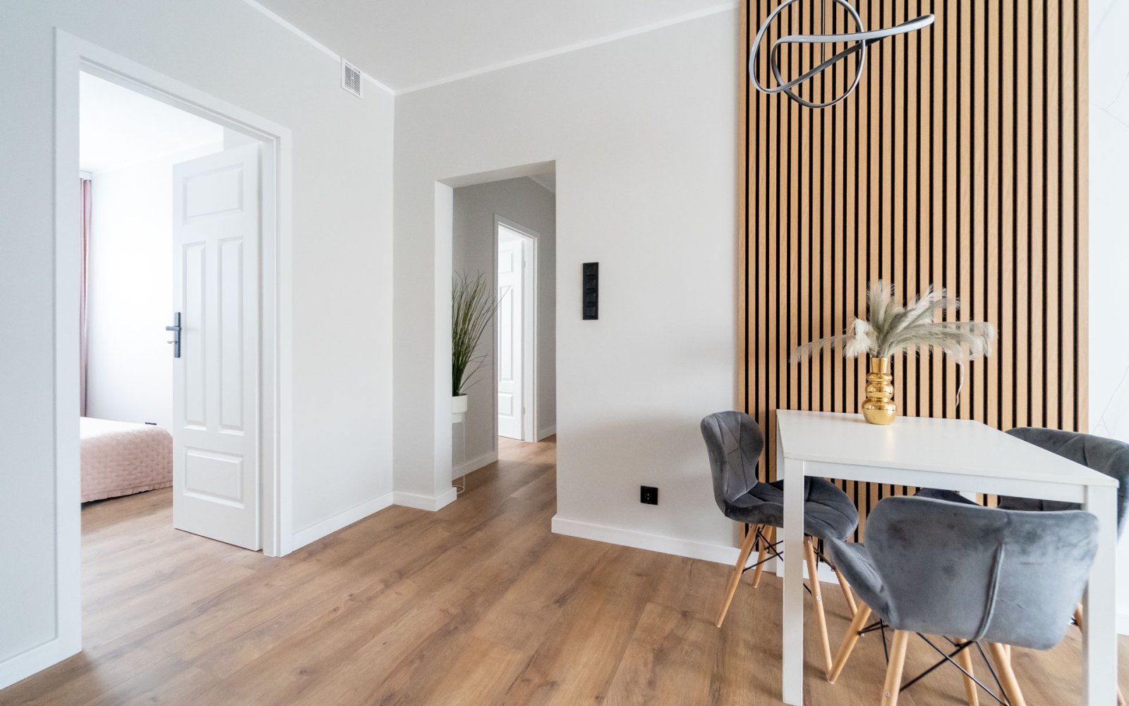 salon oraz jadalnia w luksusowym apartamencie na sprzedaż Elbląg