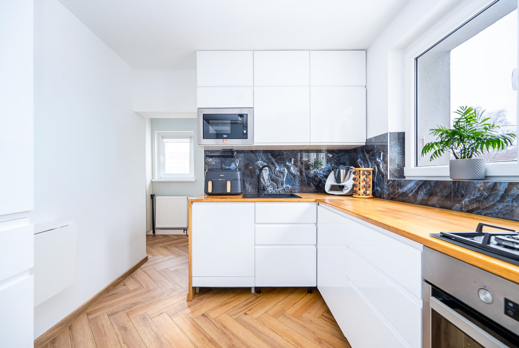 widok na kuchnię w luksusowym apartamencie na sprzedaż Gdańsk