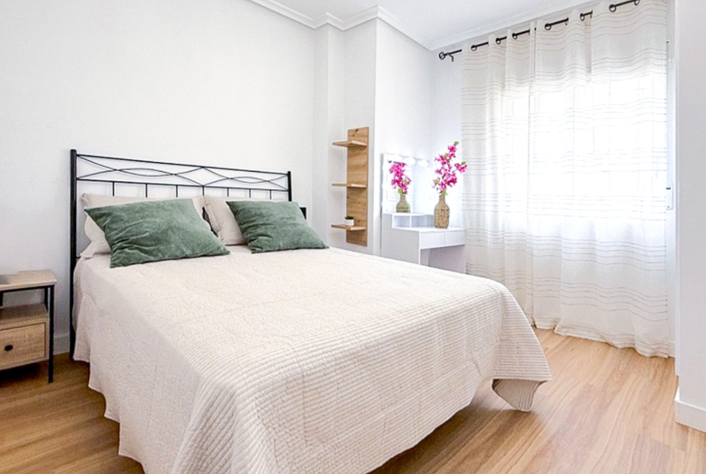 zaciszna sypialnia w ekskluzywnym apartamencie na sprzedaż Hiszpania Torrevieja