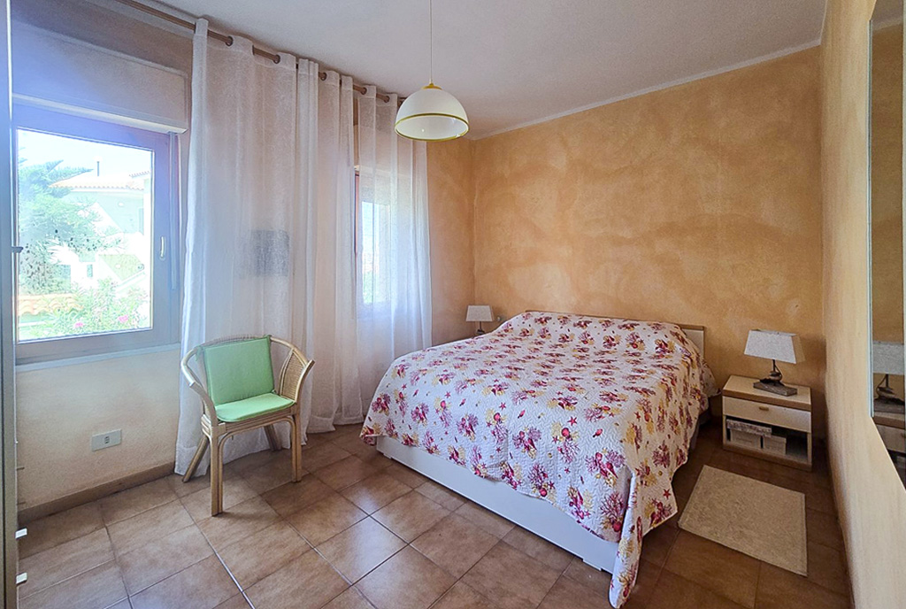 imponująca sypialnia w ekskluzywnym apartamencie na sprzedaż Włochy Lu Bagnu