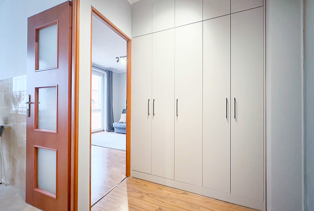 zbliżenie na przedpokój w ekskluzywnym apartamencie na wynajem Poznań
