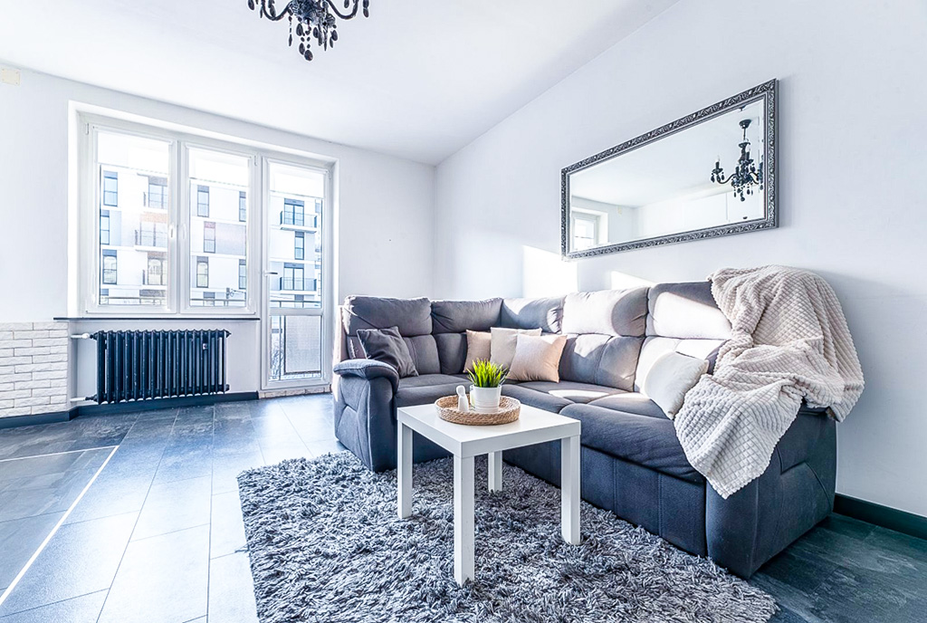 zbliżenie na pokój dzienny w luksusowym apartamencie na sprzedaż Gdynia