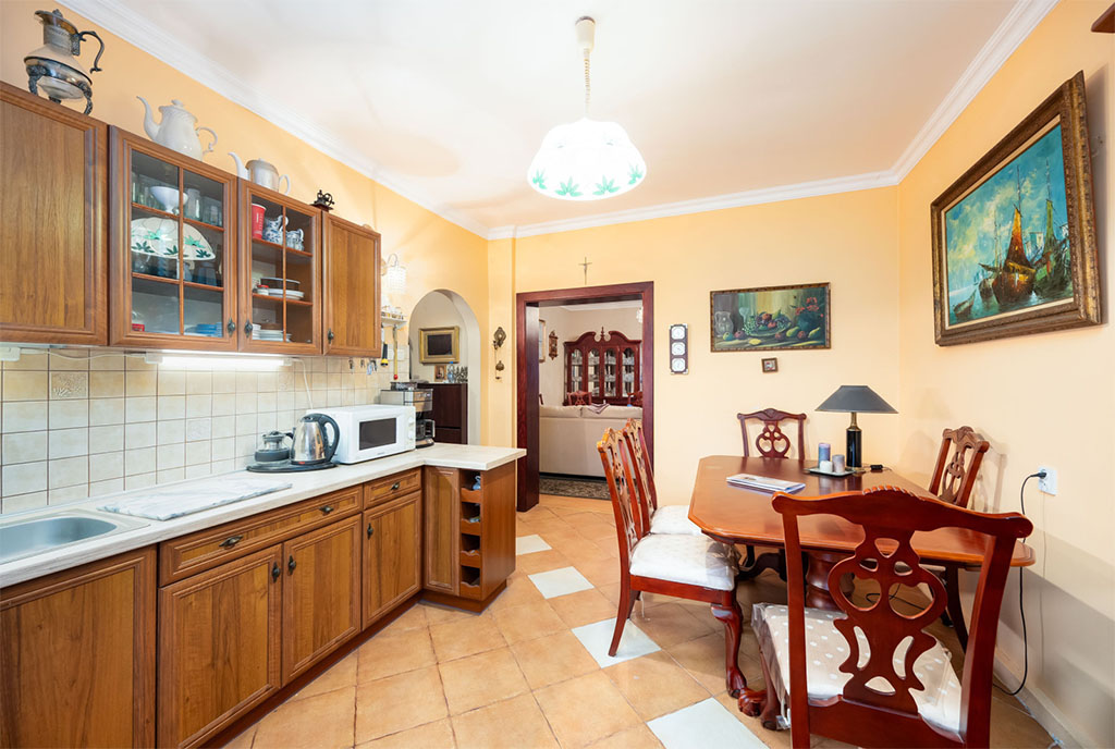 komfortowa kuchnia w luksusowym apartamencie na sprzedaż Gdynia