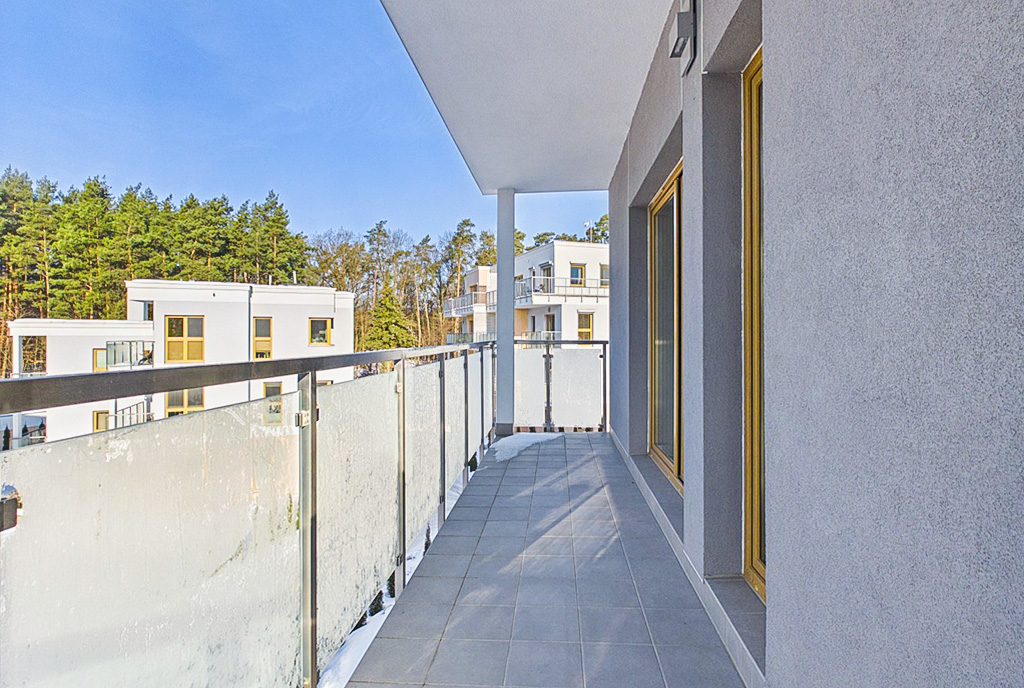 ogromny taras/balkon przy ekskluzywnym apartamencie na sprzedaż Toruń okolice