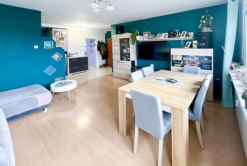 widok na salon w ekskluzywnym apartamencie na sprzedaż Wałbrzych okolice