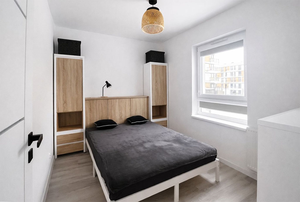 fragment sypialni w ekskluzywnym apartamencie na wynajem Gdynia (okolice)