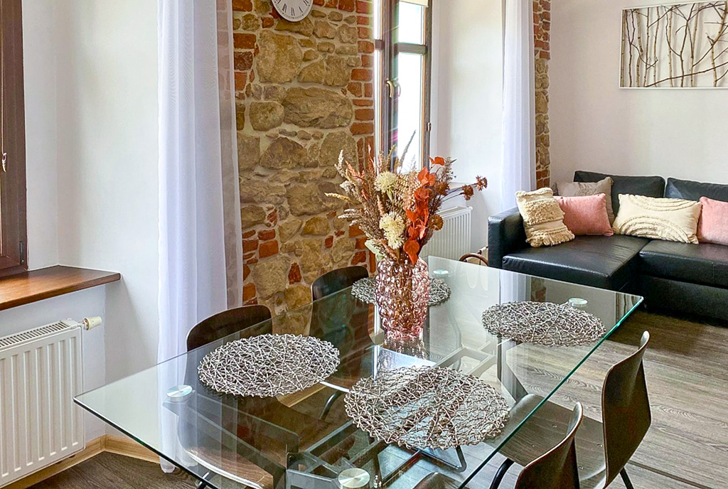 elegancki salon w luksusowym apartamencie do wynajmu Kłodzko