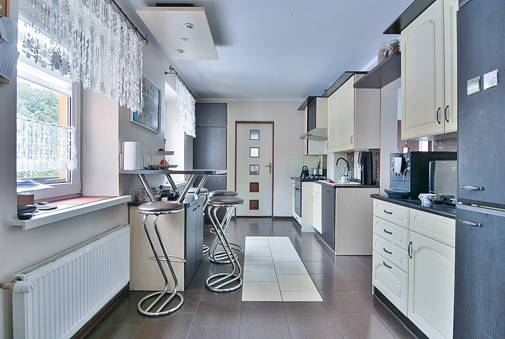 fragment kuchni w ekskluzywnym domu na sprzedaż Elbląg okolice