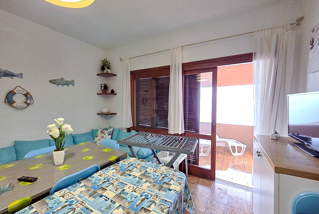 fragment salonu w ekskluzywnym domu do sprzedaży Włochy Costa Paradiso