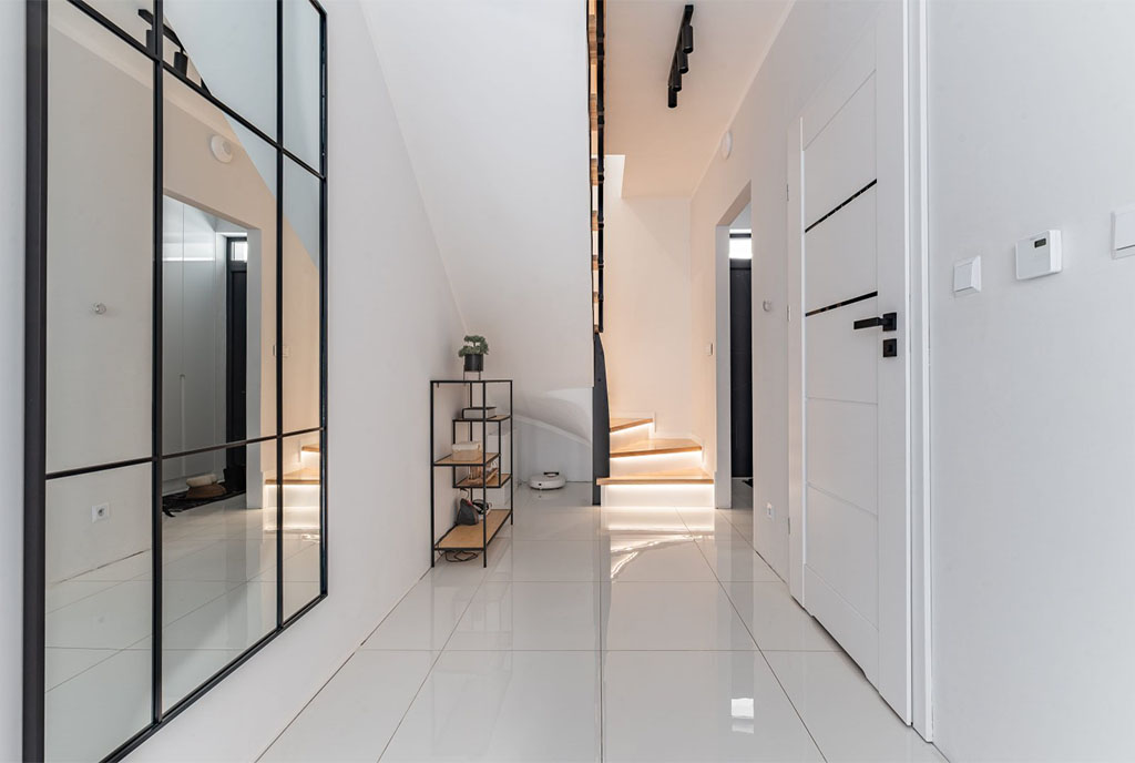 futurystyczny przedpokój w ekskluzywnej willi na sprzedaż Gdynia okolice