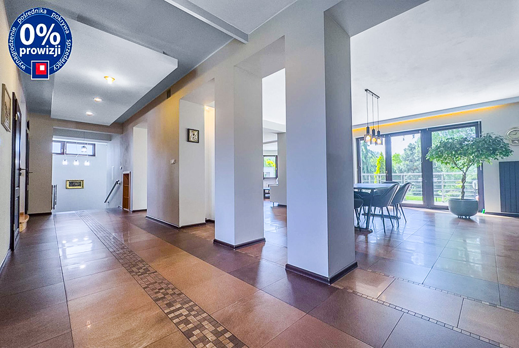 fragment holu w luksusowej willi na sprzedaż Katowice okolice