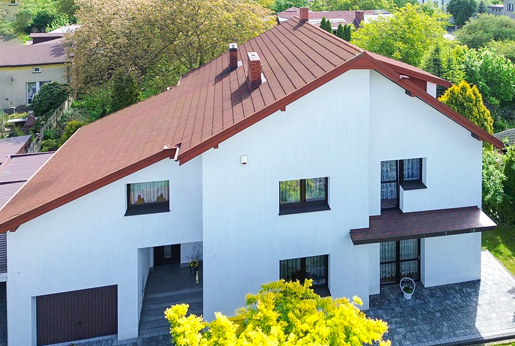 okazała bryła ekskluzywnej willi na sprzedaż Piotrków Trybunalski okolice