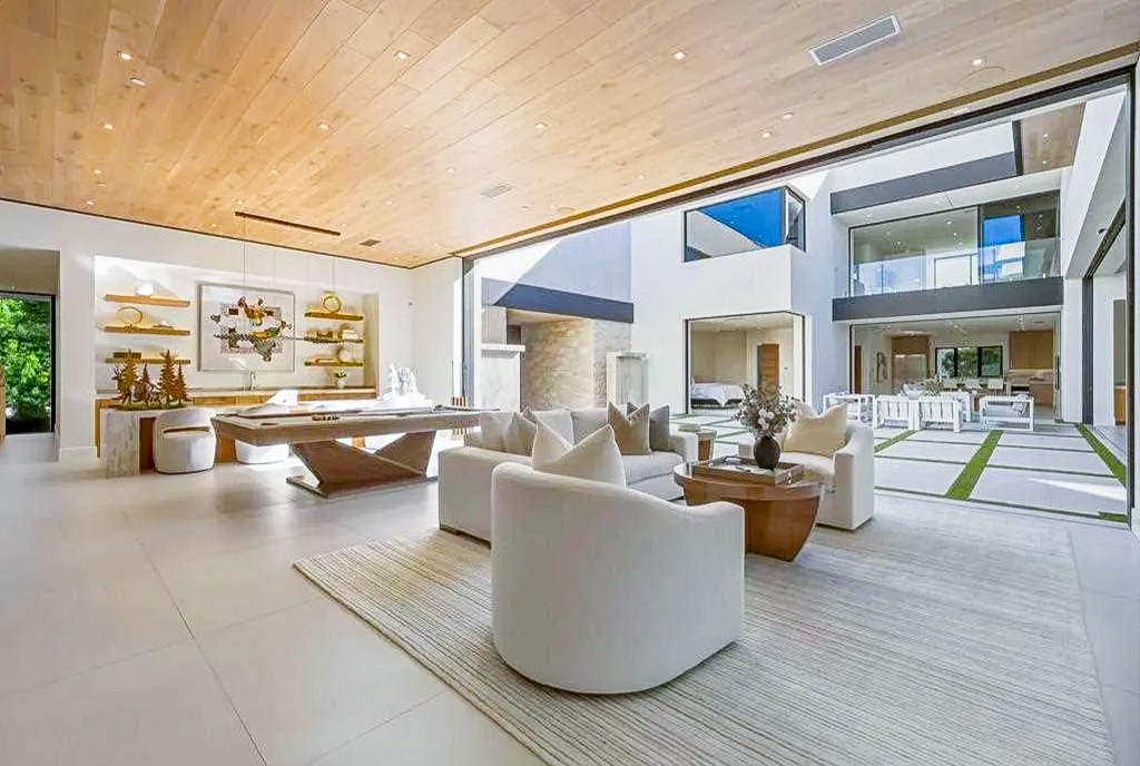 elegancki salon w luksusowej willi na sprzedaż Kalifornia Stany Zjednoczone Ameryki