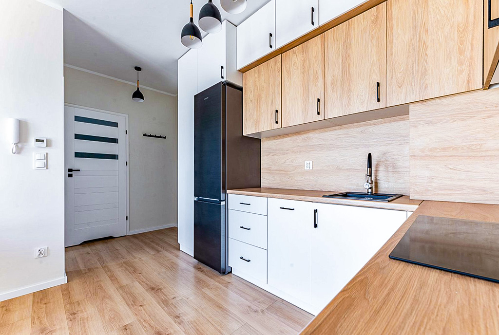 widok na kuchnię w luksusowym apartamencie na sprzedaż Gdynia okolice