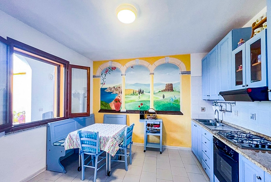 jadalnia i kuchnia w luksusowym apartamencie na sprzedaż Włochy (Lu Bagnu)