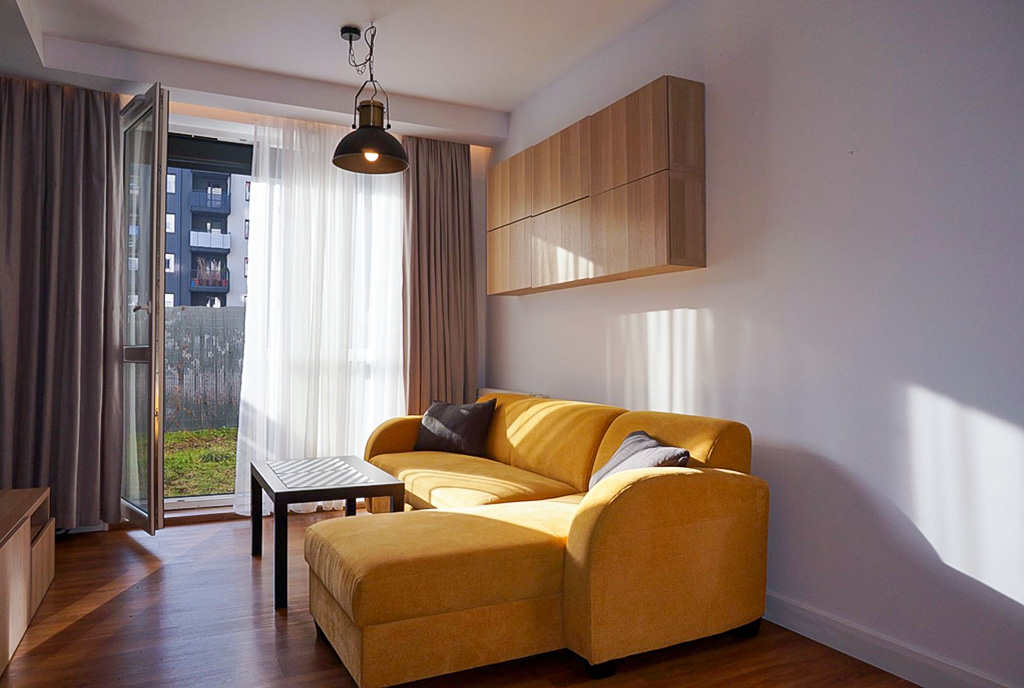 przeciwległa ściana pokoju dziennego w ekskluzywnym apartamencie na sprzedaż Wrocław