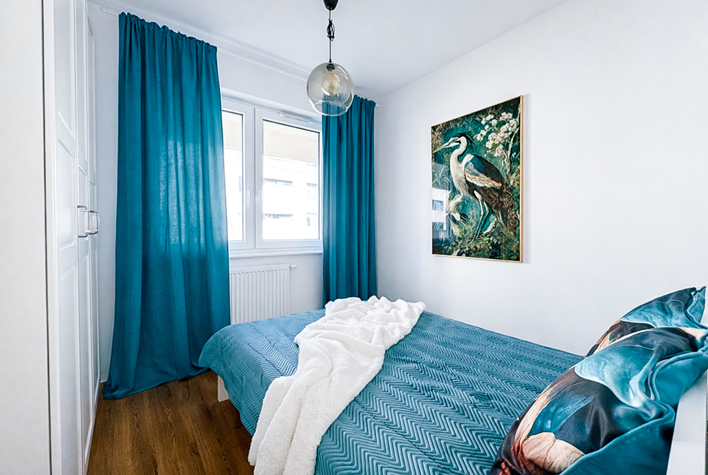 zaciszna sypialnia w ekskluzywnym apartamencie na wynajem Gdynia okolice
