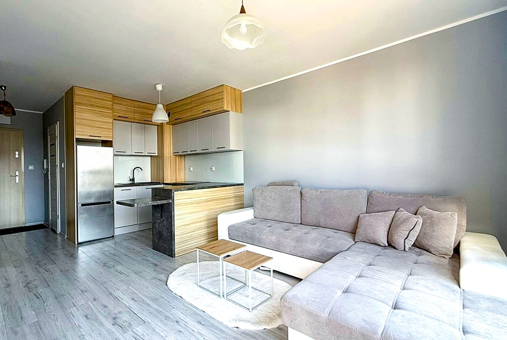 widok z salonu na aneks kuchenny w ekskluzywnym apartamencie do wynajęcia Gdynia