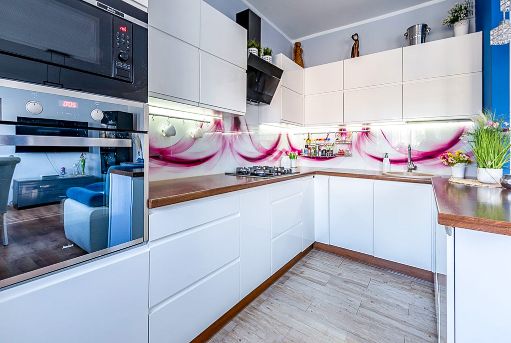 zbliżenie na aneks kuchenny w luksusowym apartamencie na sprzedaż Elbląg okolice