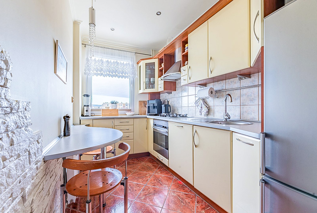 funkcjonalna kuchnia w luksusowym apartamencie na sprzedaż Gdynia okolice