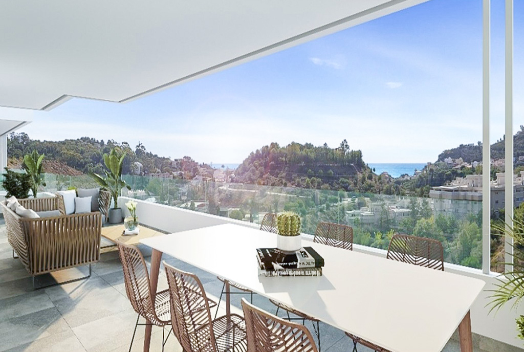 kameralny balkon przy ekskluzywnym apartamencie na sprzedaż Hiszpania Malaga Colinas del Limonar